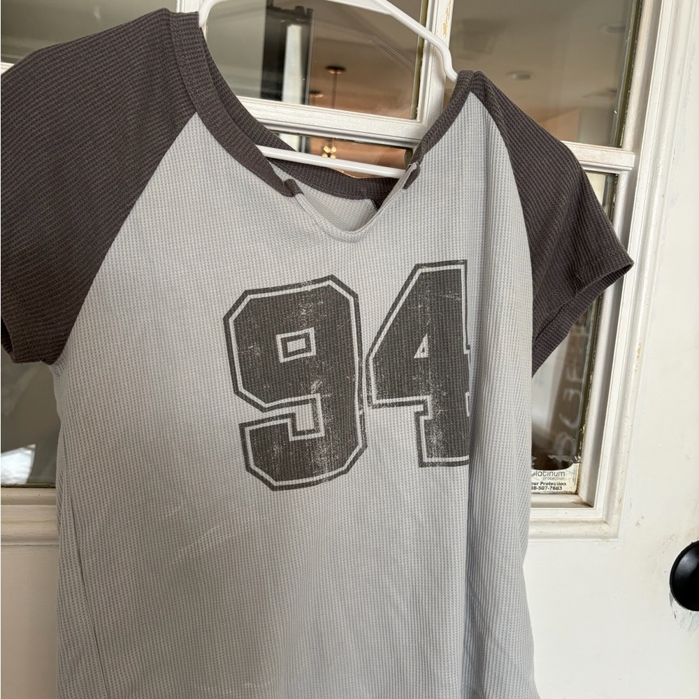 Kohl's Gray and Brown Raglan Crop Top